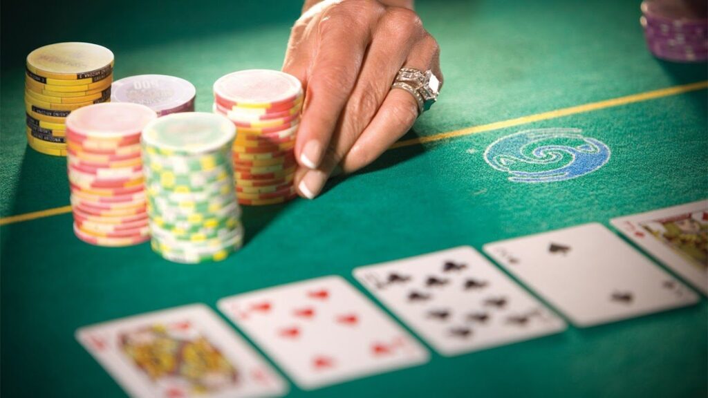 Sjednoťte svět prostřednictvím hry Poker