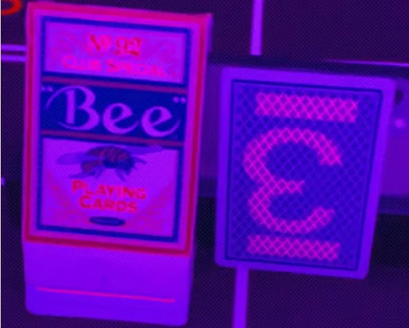 Bee infrared tag card effect picture
